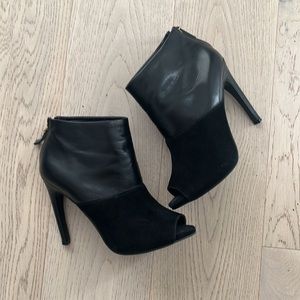 Nine West 5.5 black peep-toe booties. Leather and Suade